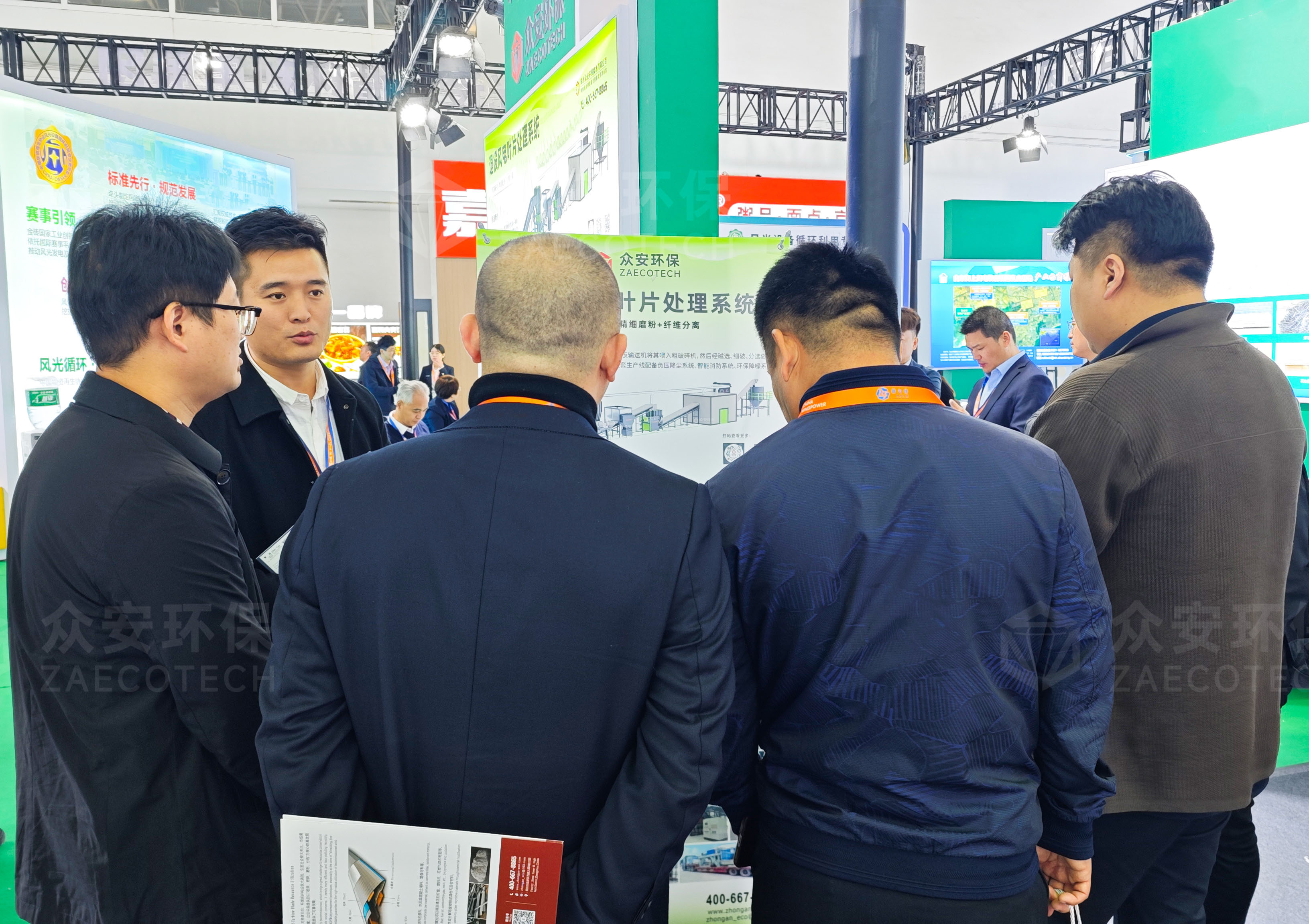 众人听众安环保讲解现场.jpg